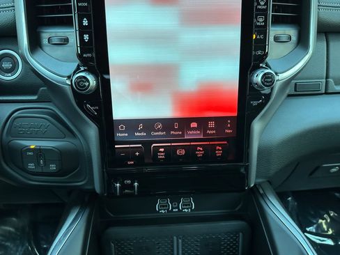 New 2026 RAM 2500 Laramie AWD/4WD image 24