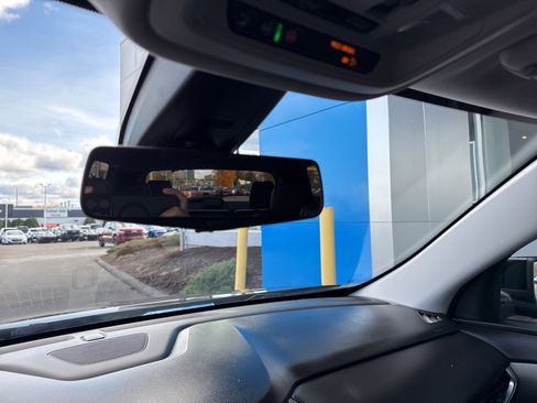 Used 2021 Chevrolet Traverse RS image 35