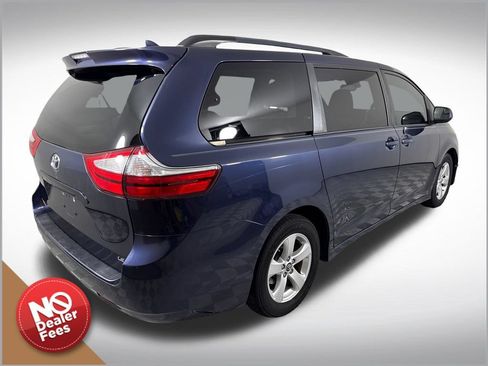 Used 2018 Toyota Sienna LE FWD image 3