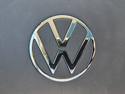 Certified 2025 Volkswagen Tiguan SE w/ Panoramic Sunroof Package AWD/4WD image 28
