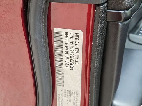 Used 2024 Jeep Grand Cherokee Laredo RWD image 25