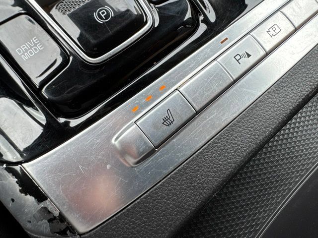 Used 2024 Kia Carnival EX FWD image 12