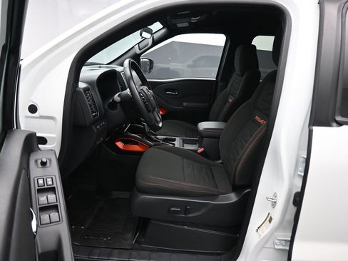 Used 2024 Nissan Frontier PRO-4X w/ Technology Package image 11