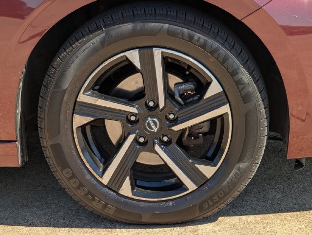 Used 2024 Nissan Sentra SV FWD image 9