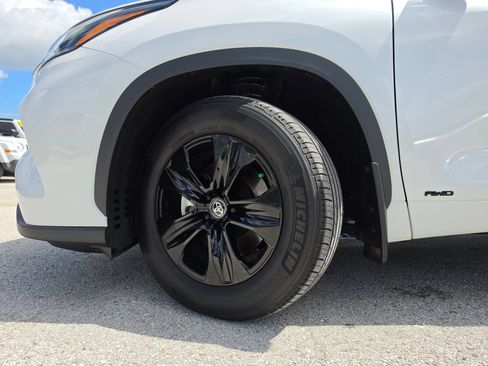 Used 2025 Toyota Highlander XLE AWD/4WD image 41