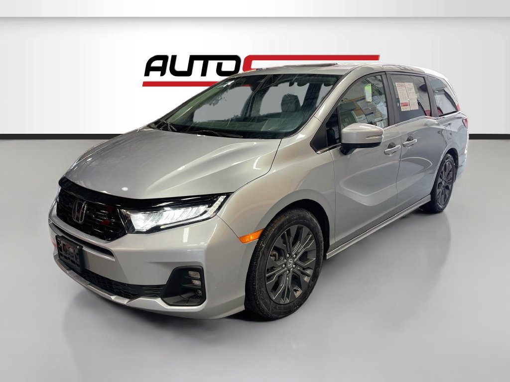 Used 2025 Honda Odyssey Touring image 3