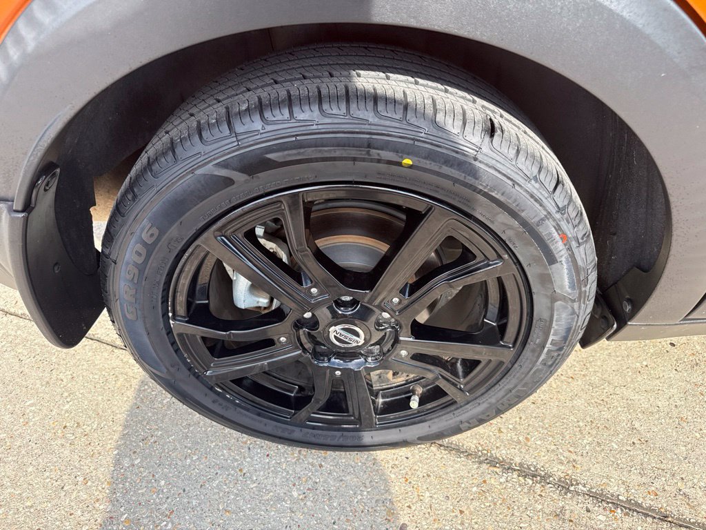 Used 2021 Nissan Kicks SR w/ SR Premium Package FWD image 24