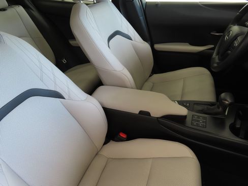 Used 2024 Lexus UX 250h AWD w/ Premium Package image 29