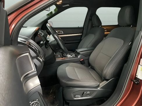 Used 2018 Ford Explorer XLT w/ Equipment Group 201A AWD/4WD image 10