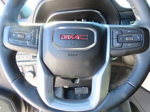 Used 2023 GMC Yukon SLT image 27