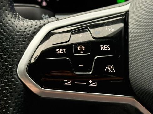 Used 2022 Volkswagen Tiguan SE R-Line FWD image 10