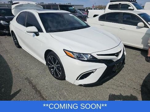 Used 2020 Toyota Camry FWD image 2