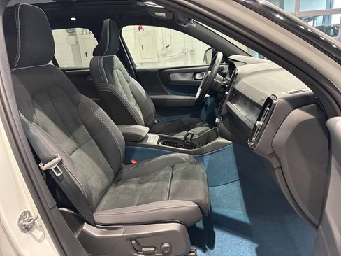 Used 2024 Volvo XC40 Recharge Plus w/ Protection Package Premier image 35