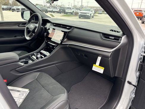 New 2026 Jeep Grand Cherokee L 4WD image 13