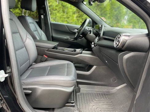 Used 2025 Chevrolet Equinox LT w/ Convenience Package II image 24