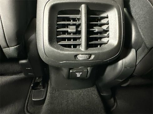 Used 2015 Jeep Cherokee Trailhawk w/ Comfort/Convenience Group image 18