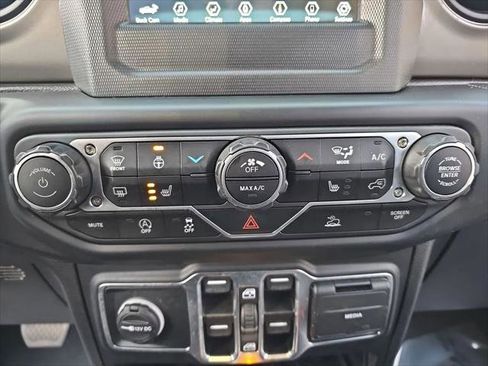 Certified 2022 Jeep Gladiator Sport AWD/4WD image 20