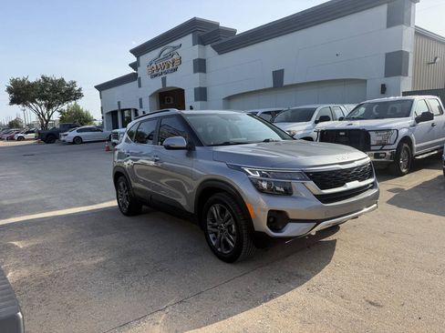 Used 2023 Kia Seltos S FWD image 2