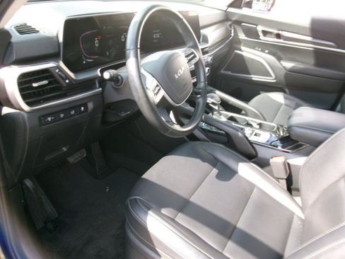 Used 2025 Kia Telluride S FWD image 13