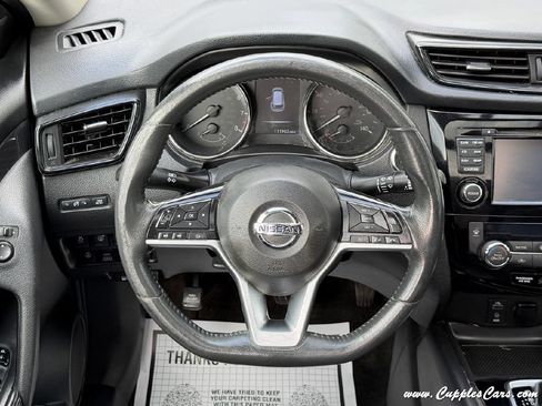 Used 2017 Nissan Rogue SV w/ Sun & Sound Touring Package AWD/4WD image 23