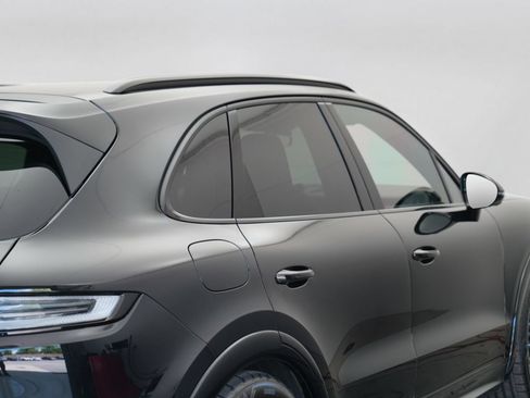 Used 2025 Porsche Cayenne GTS AWD/4WD image 57