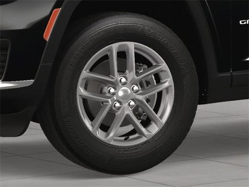 New 2024 Jeep Grand Cherokee L Laredo image 11