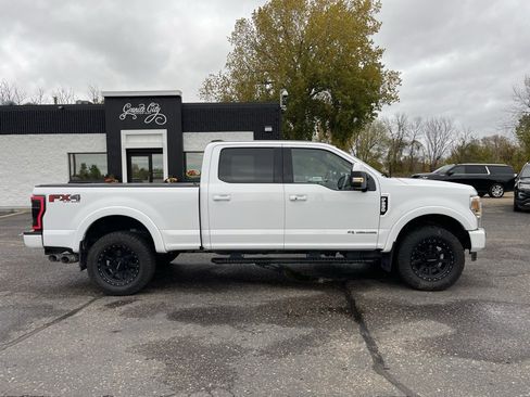 Used 2022 Ford F250 Lariat w/ Lariat Ultimate Package image 3