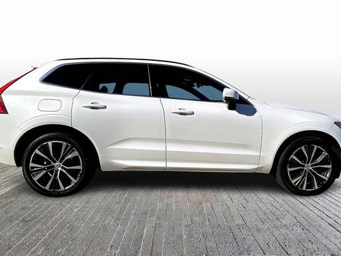 Used 2022 Volvo XC60 B5 Momentum w/ Advanced Package image 8