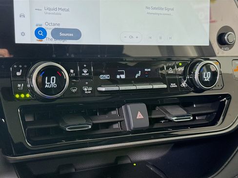 Certified 2026 Toyota Highlander Limited AWD/4WD image 8