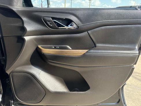 Used 2023 GMC Acadia SLE w/ Driver Convenience Package image 13