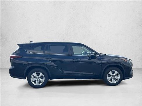 Certified 2025 Toyota Highlander LE image 4