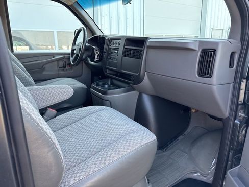 Used 2003 GMC Savana 1500 Passenger w/ Sle Preferred Equipment Group image 35