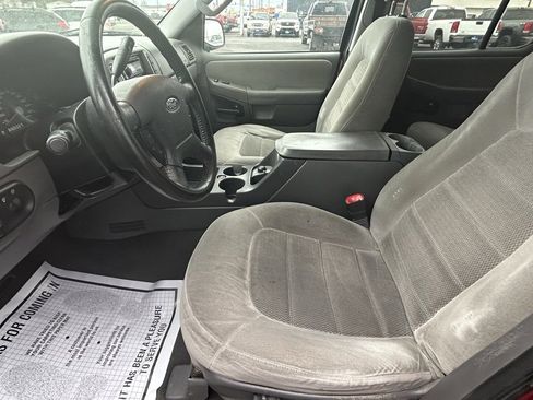 Used 2005 Ford Explorer XLT image 14