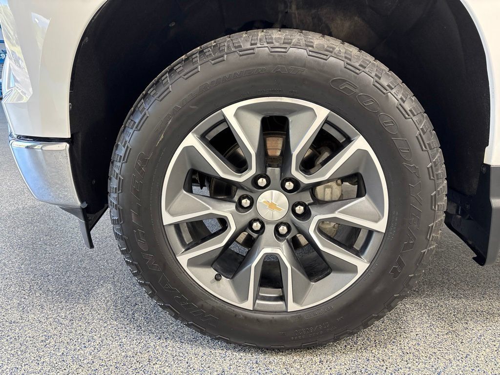 Used 2024 Chevrolet Silverado 1500 LT AWD/4WD image 41