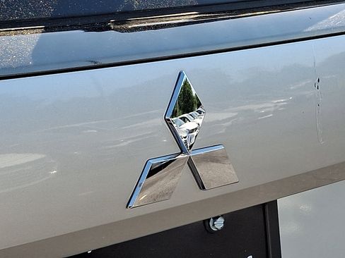Used 2020 Mitsubishi Outlander LE FWD image 29