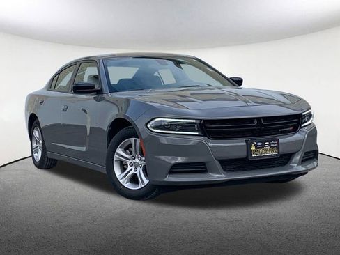 Used 2023 Dodge Charger SXT image 2