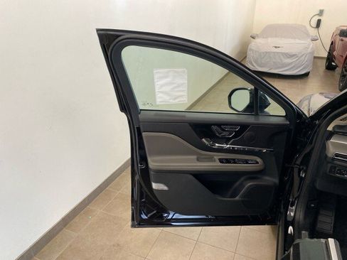 New 2024 Lincoln Corsair AWD w/ Equipment Group 101A image 16