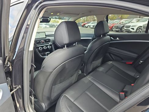Certified 2022 Genesis G70 2.0T AWD/4WD image 16