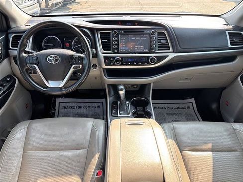 Used 2019 Toyota Highlander Limited FWD image 7