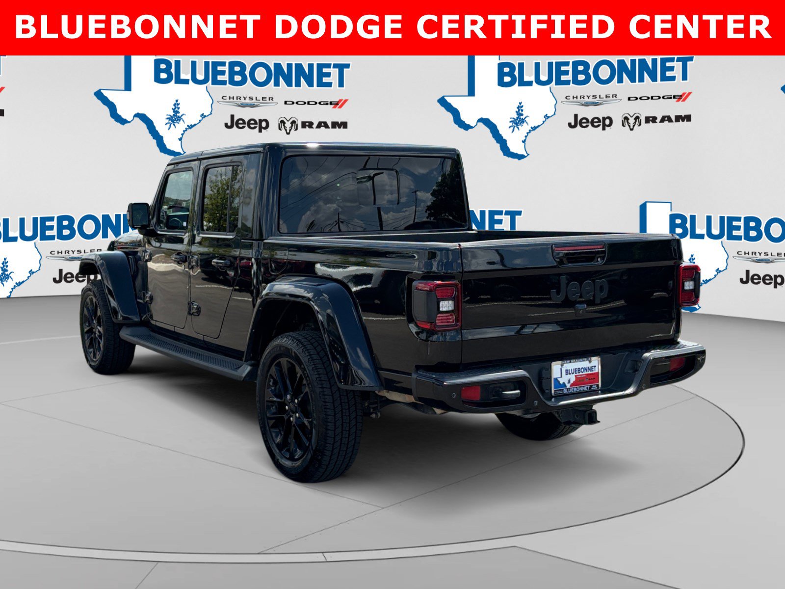 Used 2022 Jeep Gladiator Overland AWD/4WD image 7