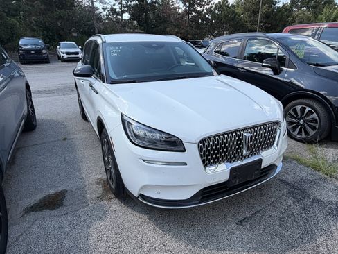 Used 2021 Lincoln Corsair AWD image 2