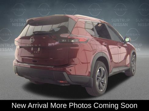 Used 2025 Nissan Rogue SV w/ SV Premium Package FWD image 3