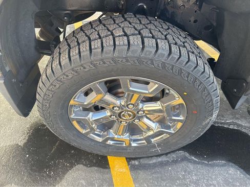 Used 2019 Nissan Titan SL w/ Chrome Package AWD/4WD image 35