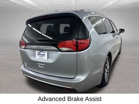 Used 2020 Chrysler Pacifica Touring-L Plus w/ Advanced Safetytec Group FWD image 12