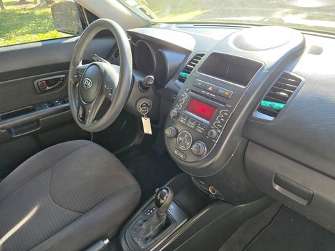 Used 2012 Kia Soul FWD image 11