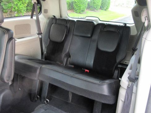 Used 2017 Dodge Grand Caravan SXT FWD image 16