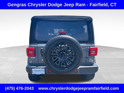 Used 2018 Jeep Wrangler Unlimited Sahara AWD/4WD image 6
