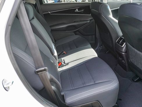 Used 2017 Kia Sorento AWD w/ LX Convenience Package image 14