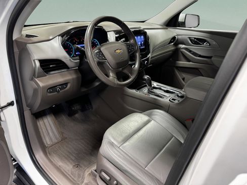Used 2020 Chevrolet Traverse LT w/ Driver Confidence II Package image 9