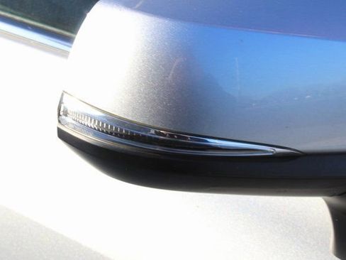 Used 2021 Toyota Highlander LE image 9